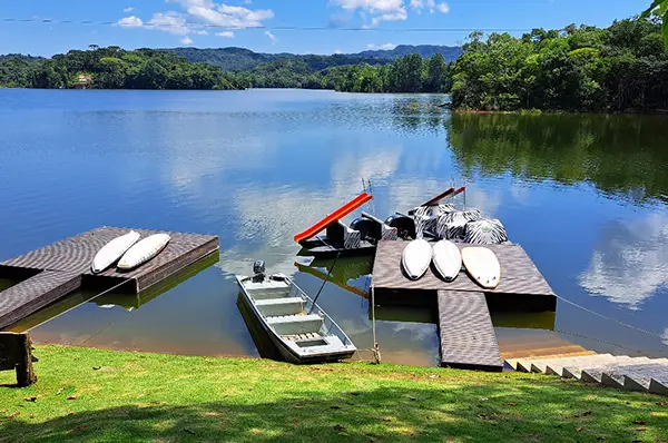 Margem da represa para banho
